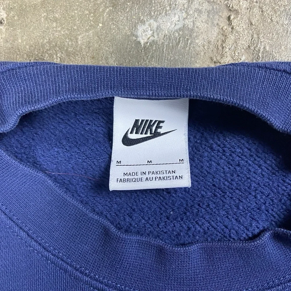 Nike Oversized Cropped Sweatshirt Women's Size Medium Navy Blue Center Swoosh